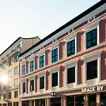 Hobo Hotel *